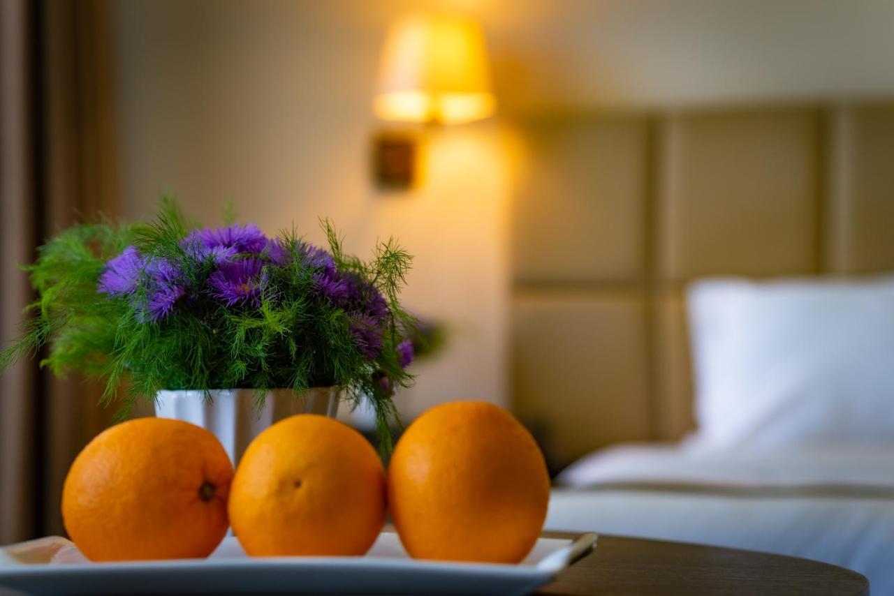 Ambassador Hotel Bisjkek Eksteriør billede