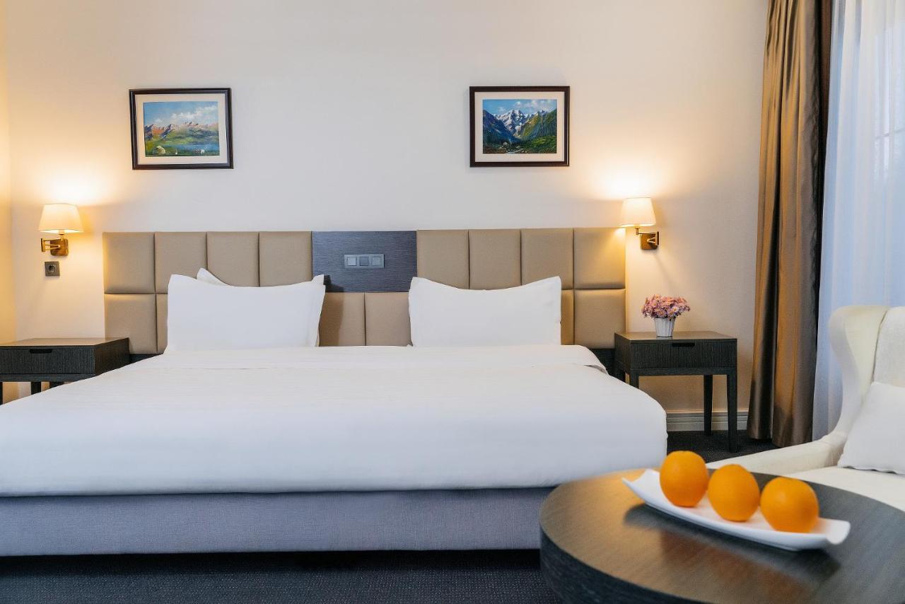 Ambassador Hotel Bisjkek Eksteriør billede