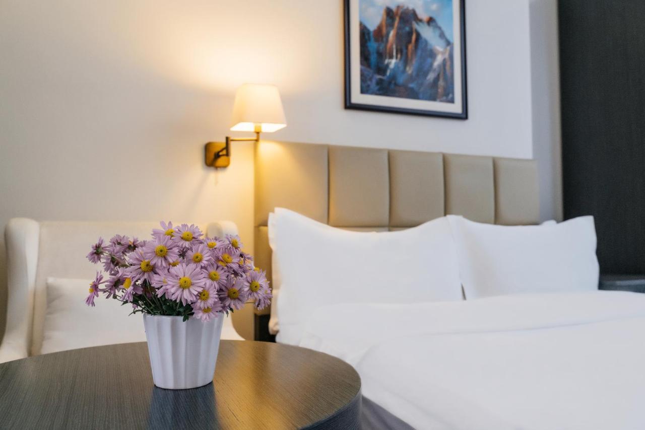 Ambassador Hotel Bisjkek Eksteriør billede