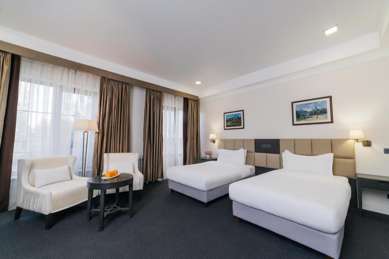Ambassador Hotel Bisjkek Eksteriør billede