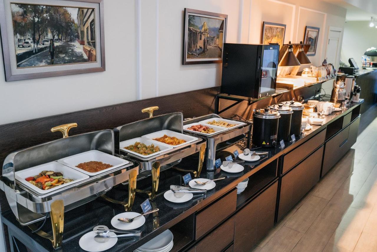 Ambassador Hotel Bisjkek Eksteriør billede