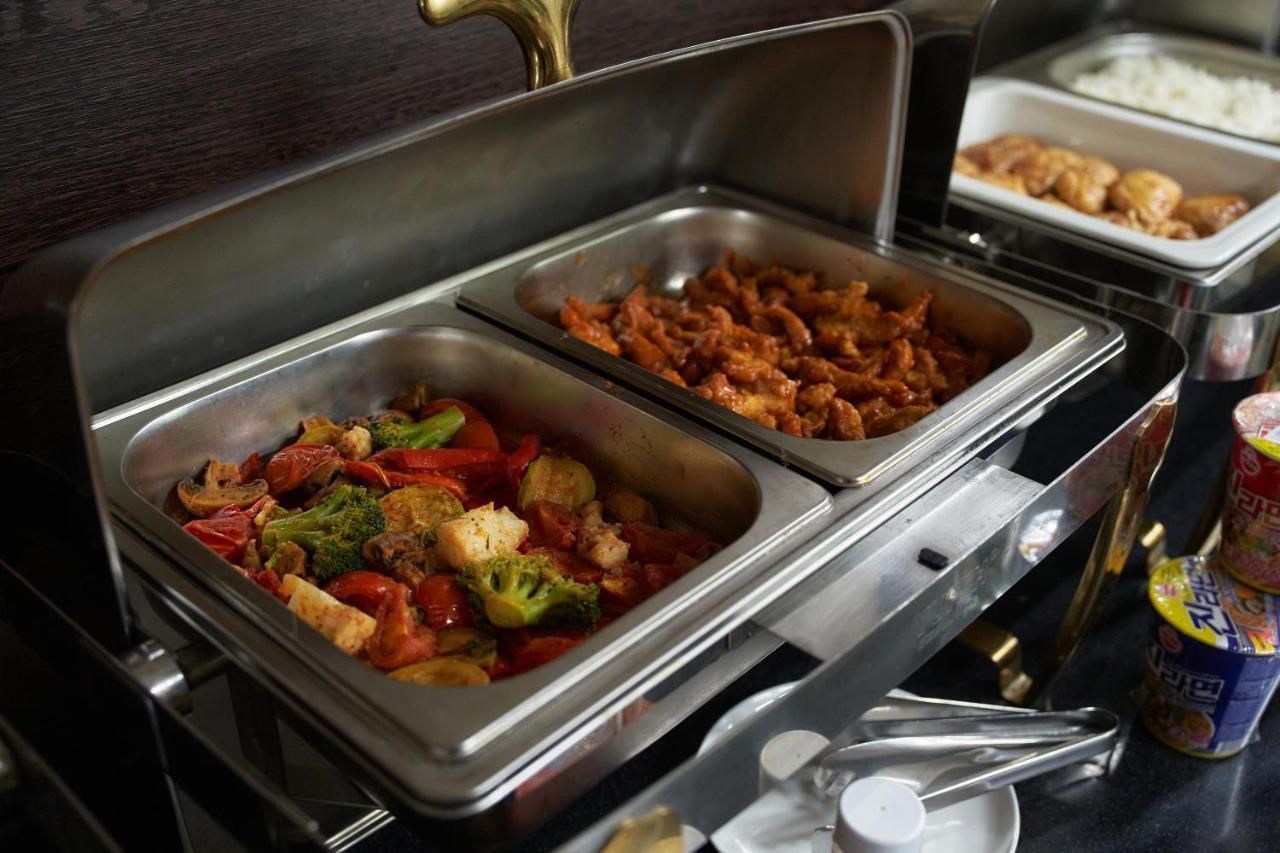 Ambassador Hotel Bisjkek Eksteriør billede