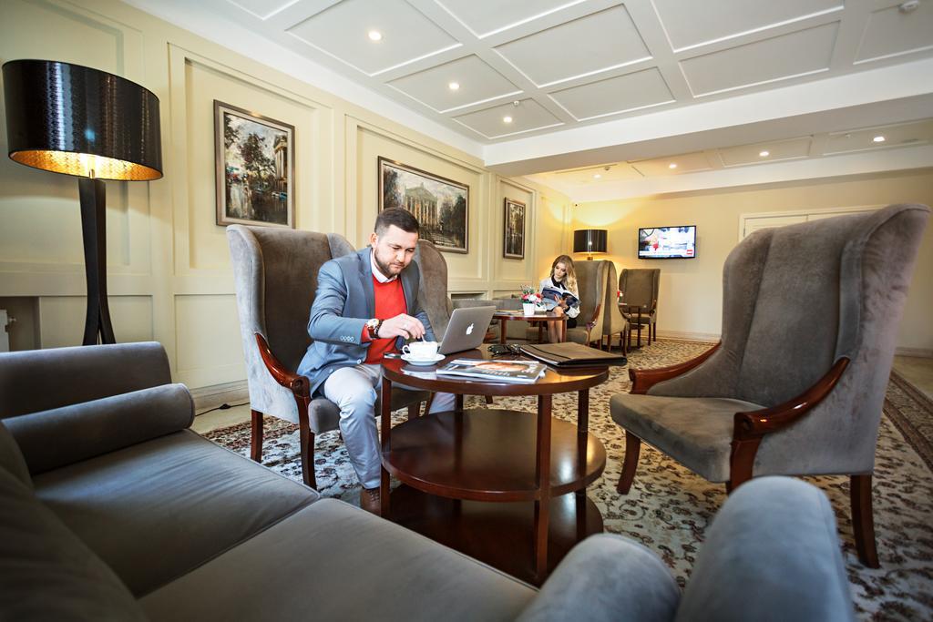 Ambassador Hotel Bisjkek Eksteriør billede